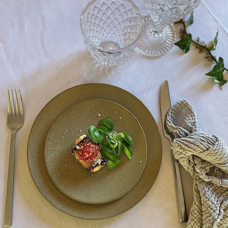 Assiettes et couverts en location à Avignon