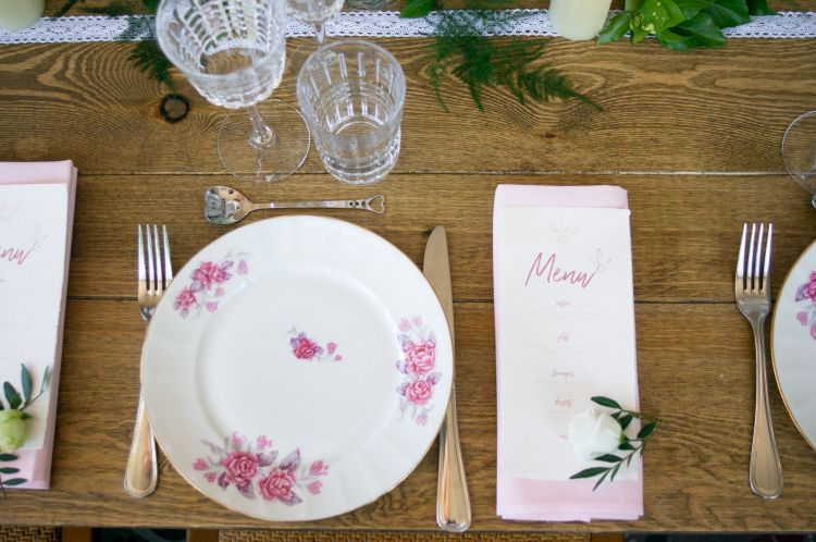 Location d'assiette vintage dans le Gard