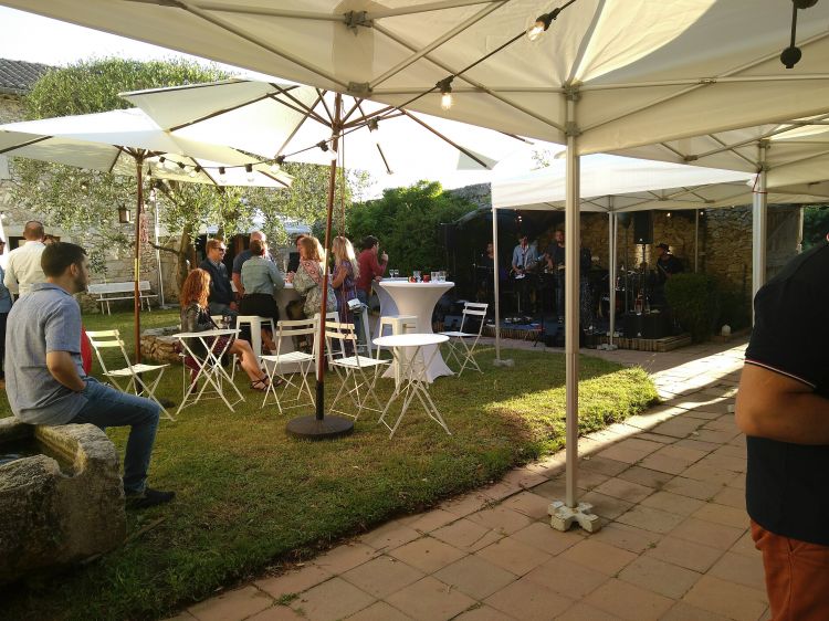 Barnum, tonnelle; marabout, en location en Drôme