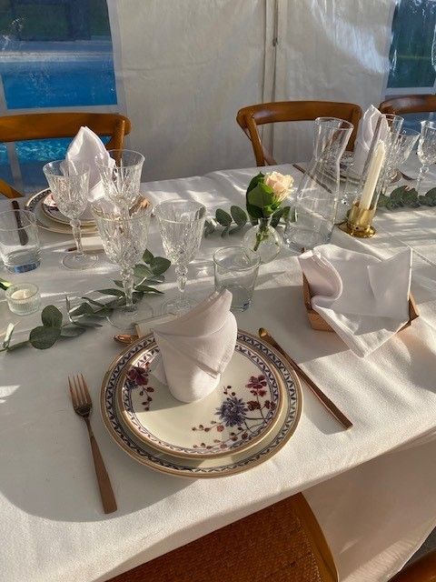 Assiettes, verres et couverts en location en Provence