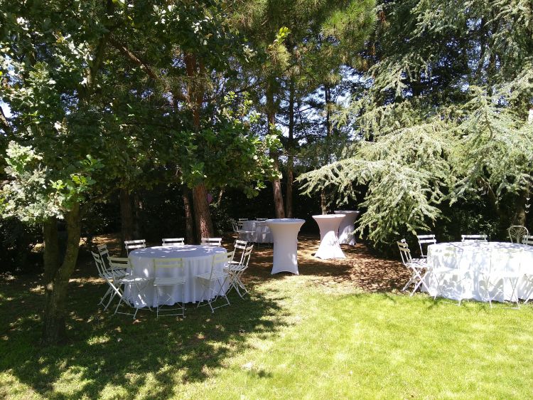 Location de chaise blanche à Montélimar