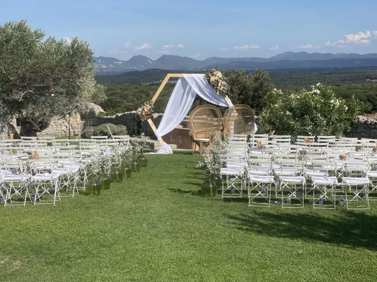 Chaises pliantes blanche en location pour cérémonie