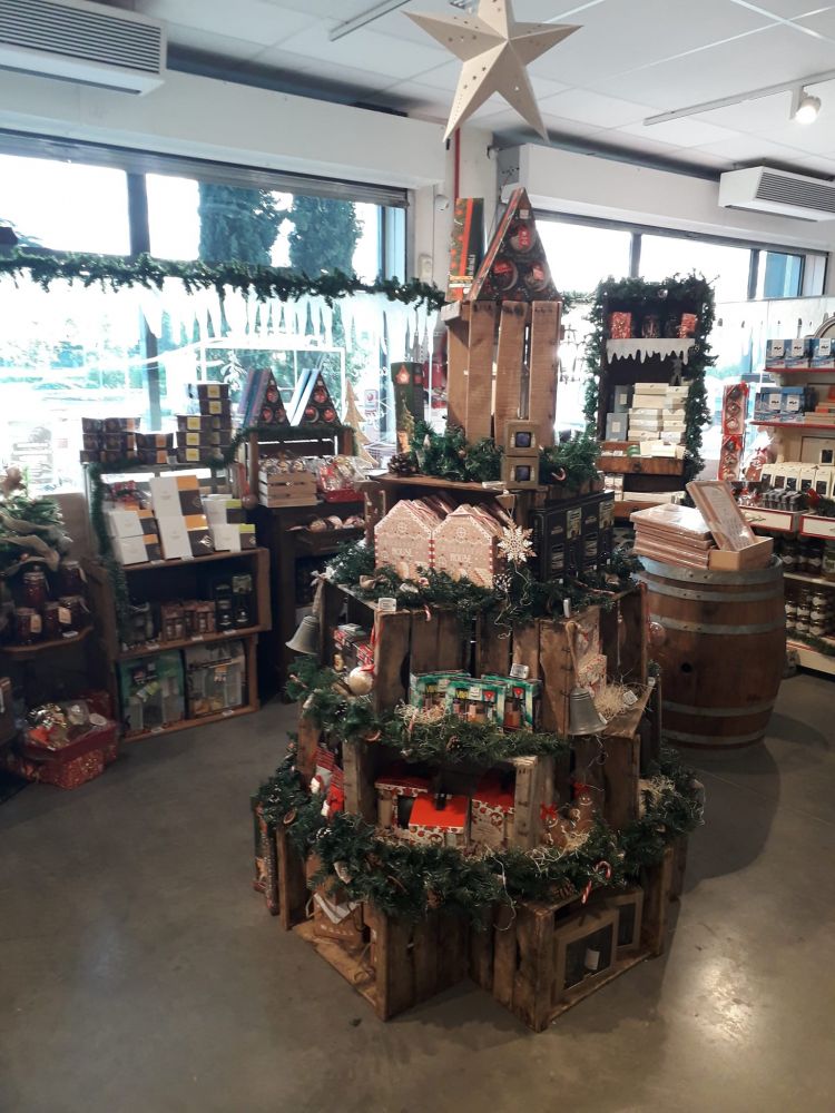 mise en place magasin pour Noel a Montélimar