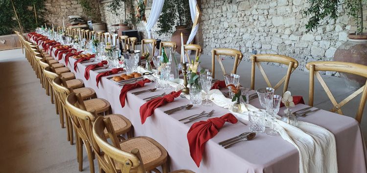 Louez des serviettes de couleur pour votre mariage a Grignan