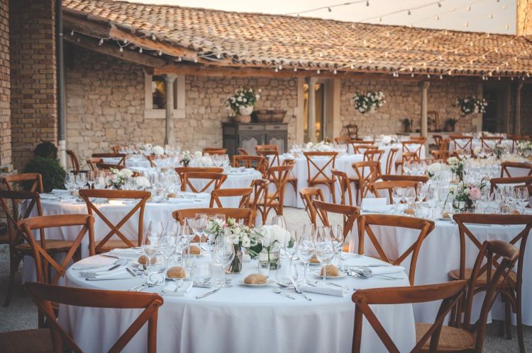 Nappe et serviette tissu blanc à Louer en Drôme