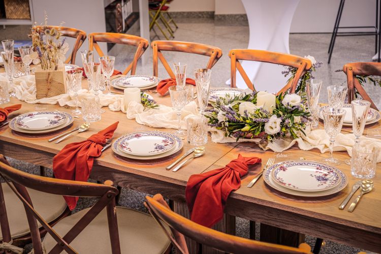 Location de table bois à Avignon