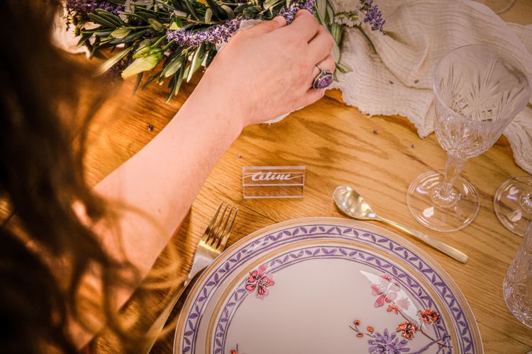 Location de table en bois pour mariage à Montélimar