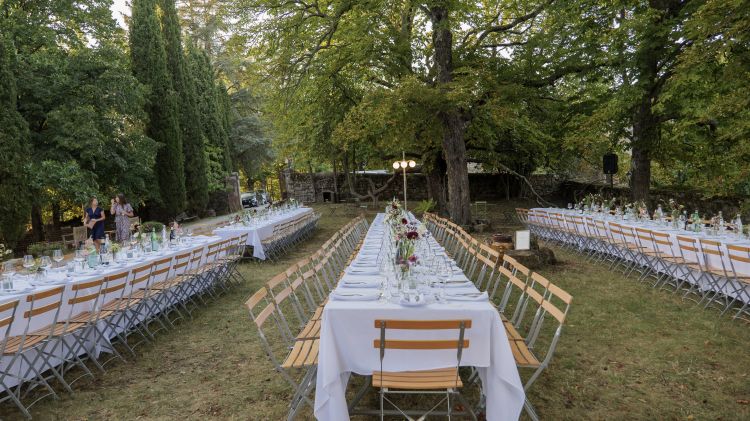 Table de banquet en location à Avignon