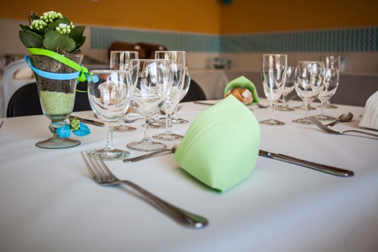 Assiette, verre & couverts pour vos événements en Ardèche