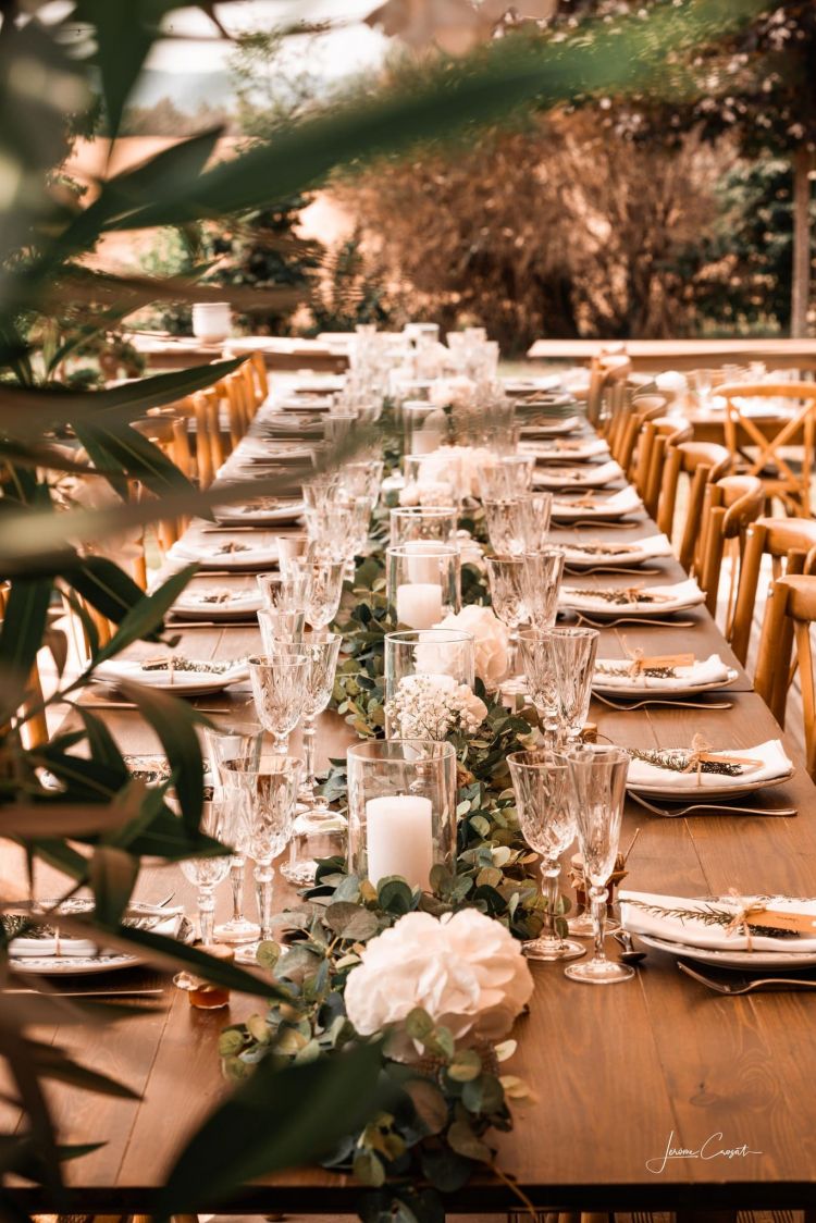 Table de mariage avec vaisselle en location en Drôme