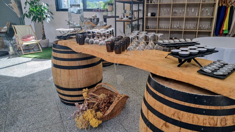 Location de mobilier bois à Avignon