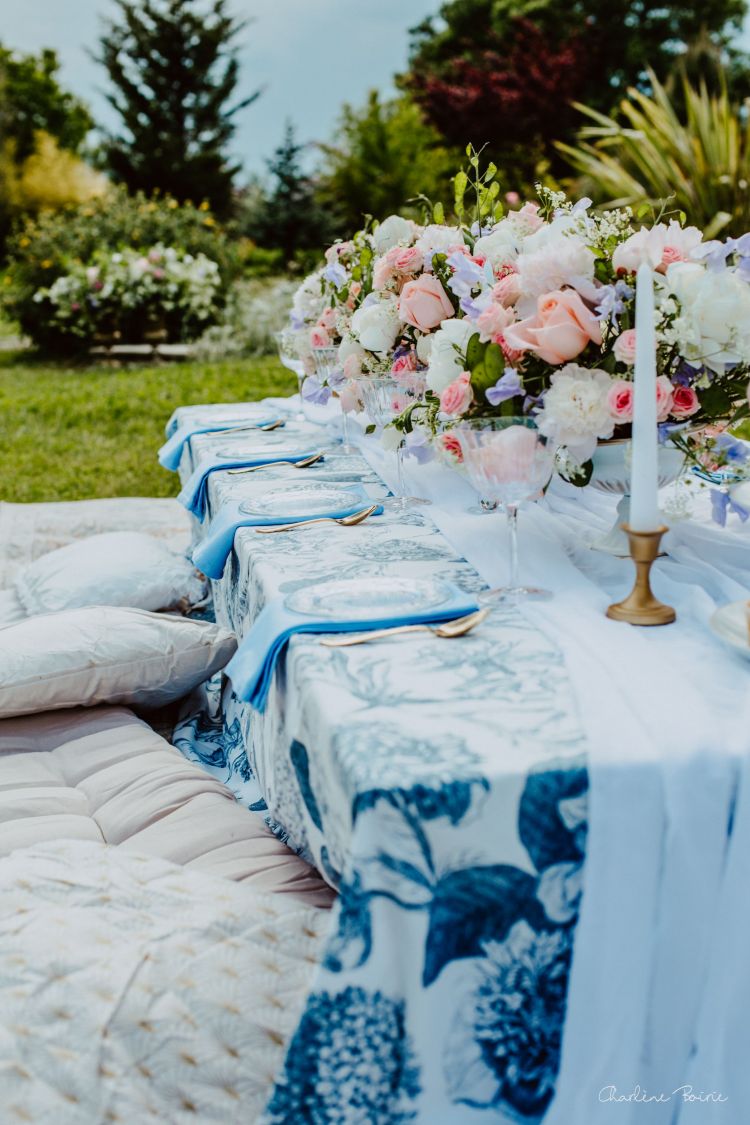 Nappe à fleur bleue mariage en Provence