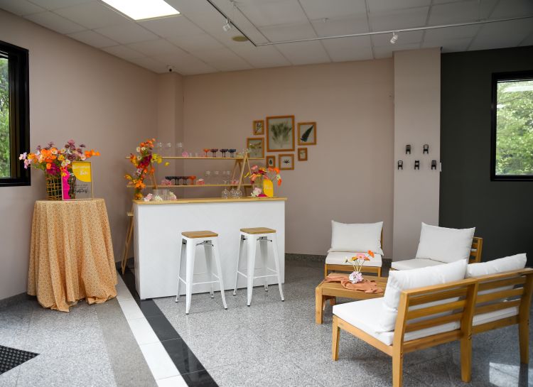Location de bar en bois blanc