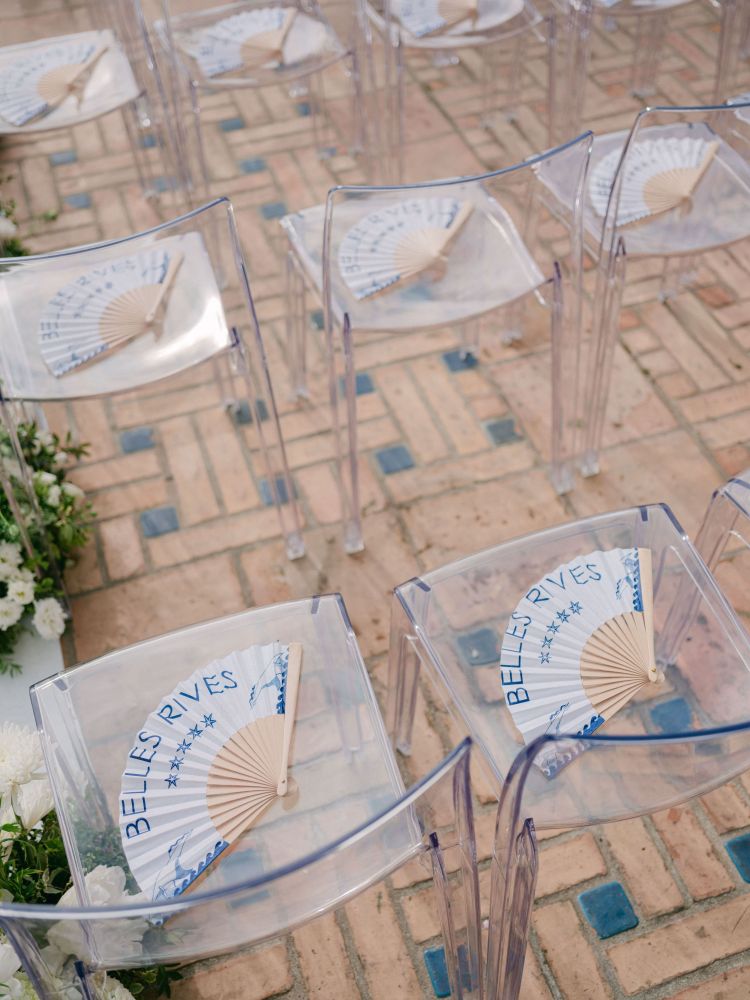 Louez des chaises transparentes à Aix en Provence