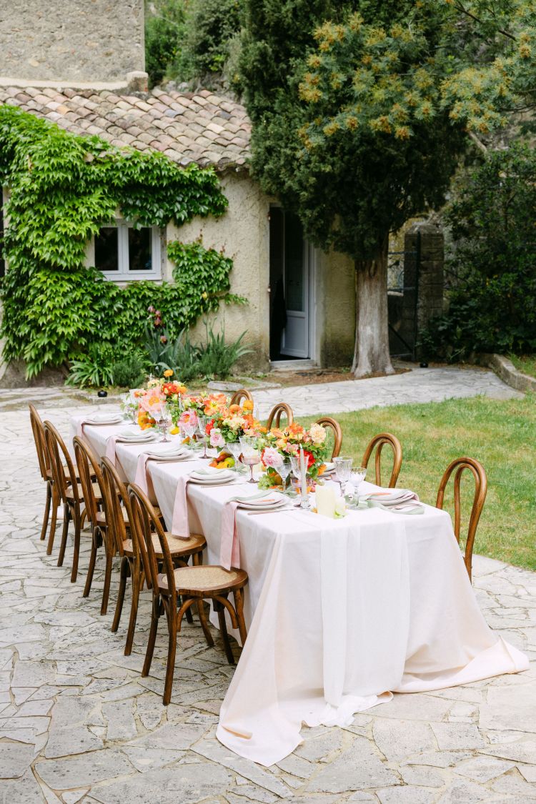 Location de chaises bois en Provence